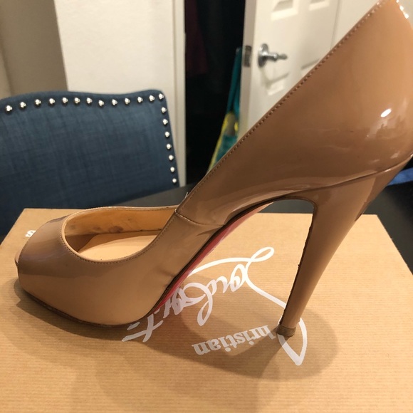 Christian Louboutin Very Prive Nude Patent Heels - Picture 6 of 7